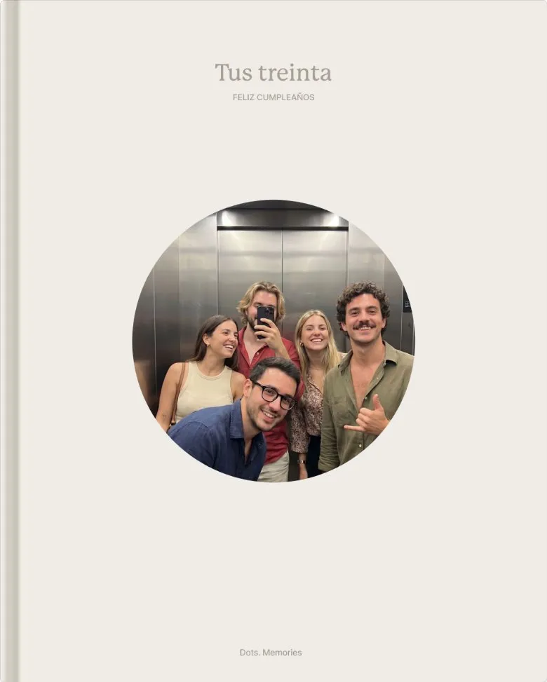 Un album où chacun laisse son chapitre : sa vidéo, ses photos et ses mots.